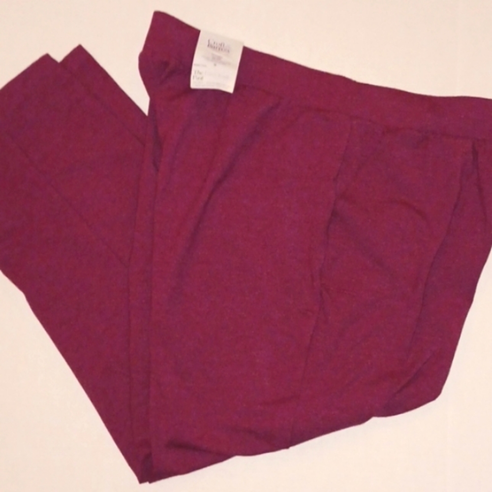 Croft & Barrow Women's 1X berry color leggings pants. Flat front 2 pockets. NWT